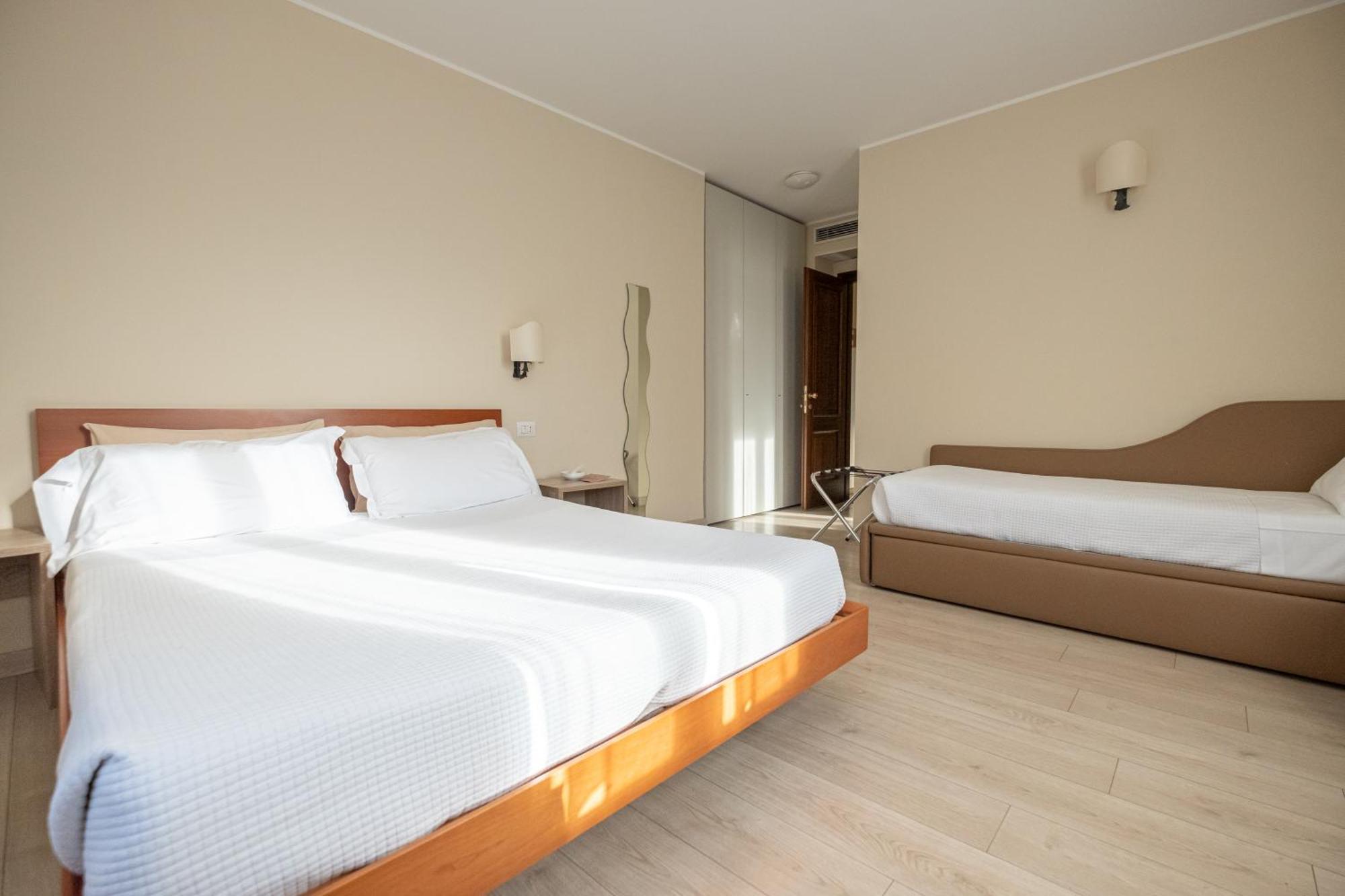 Bed and Breakfast Il Grifo Lenno Exterior foto